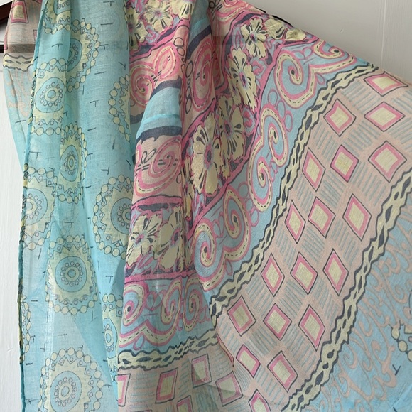 Women’s Beautiful Polyester Infinity Scarf - Picture 4 of 6